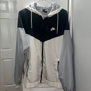 Nike Men's Black and White Windbreaker